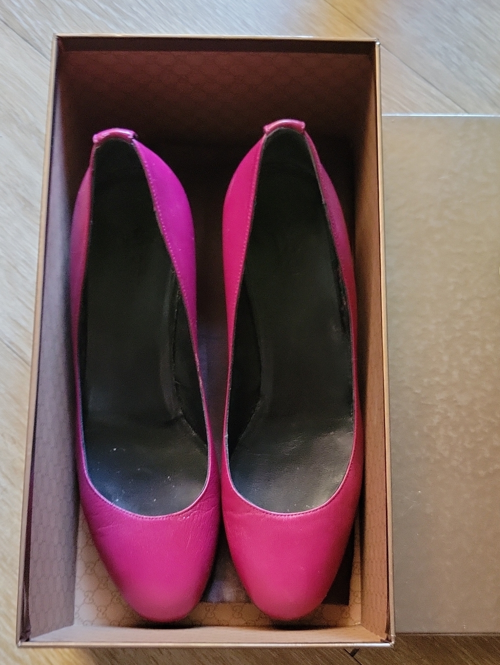 GUCCI Women's Plum Color Classic Round-Toe Pumps